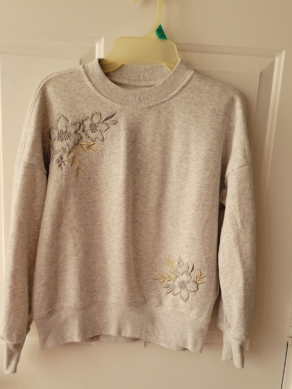 abercrombie kids Heather Gray Crewneck Sweatshirt with Floral Embroidery